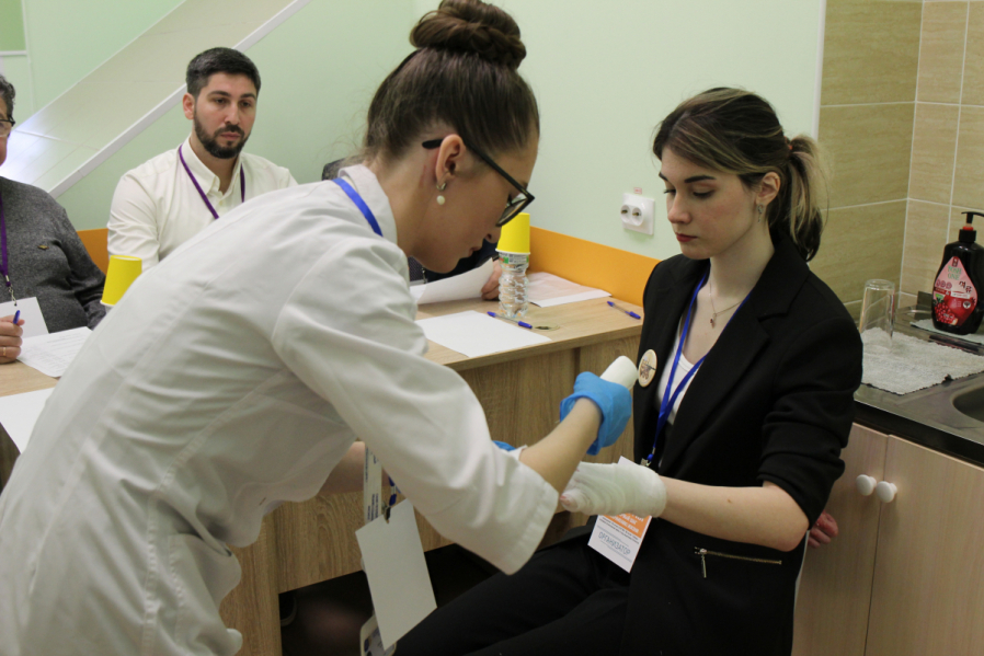 В Педиатрическом университете прошла Первая региональная олимпиада сестринского таланта по десмургии 25