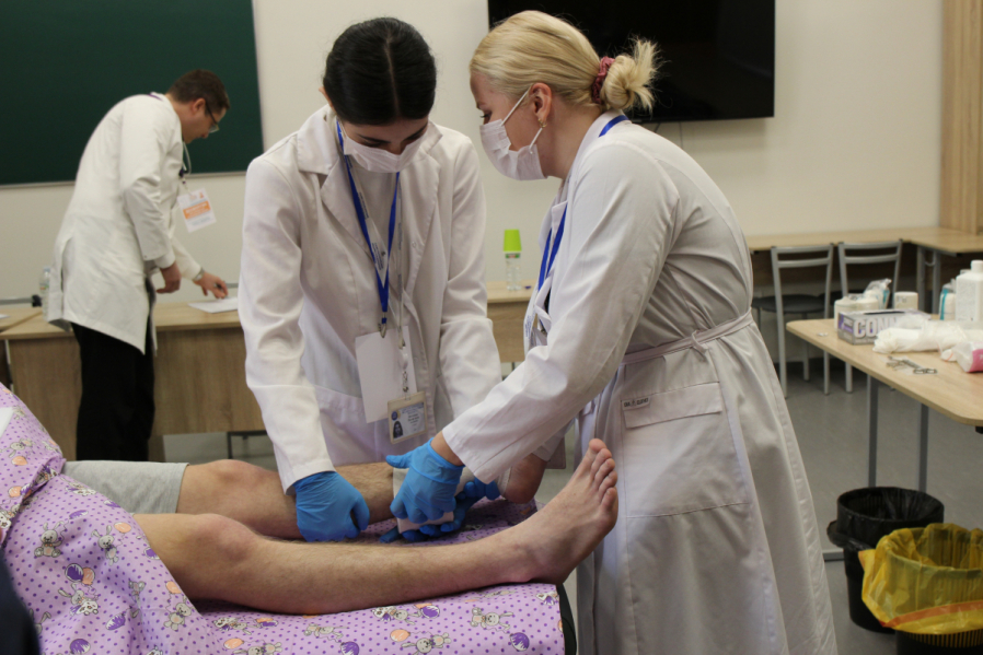 В Педиатрическом университете прошла Первая региональная олимпиада сестринского таланта по десмургии 28