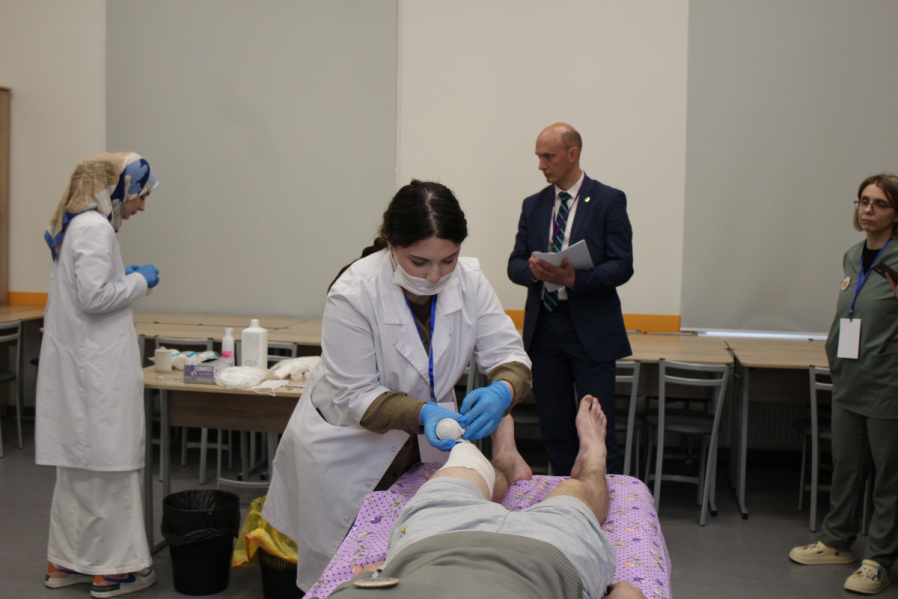 В Педиатрическом университете прошла Первая региональная олимпиада сестринского таланта по десмургии 40