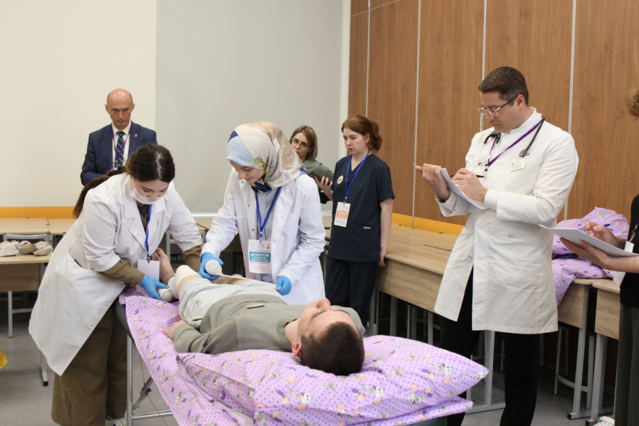В Педиатрическом университете прошла Первая региональная олимпиада сестринского таланта по десмургии 41