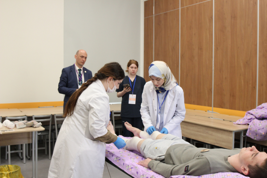 В Педиатрическом университете прошла Первая региональная олимпиада сестринского таланта по десмургии 42