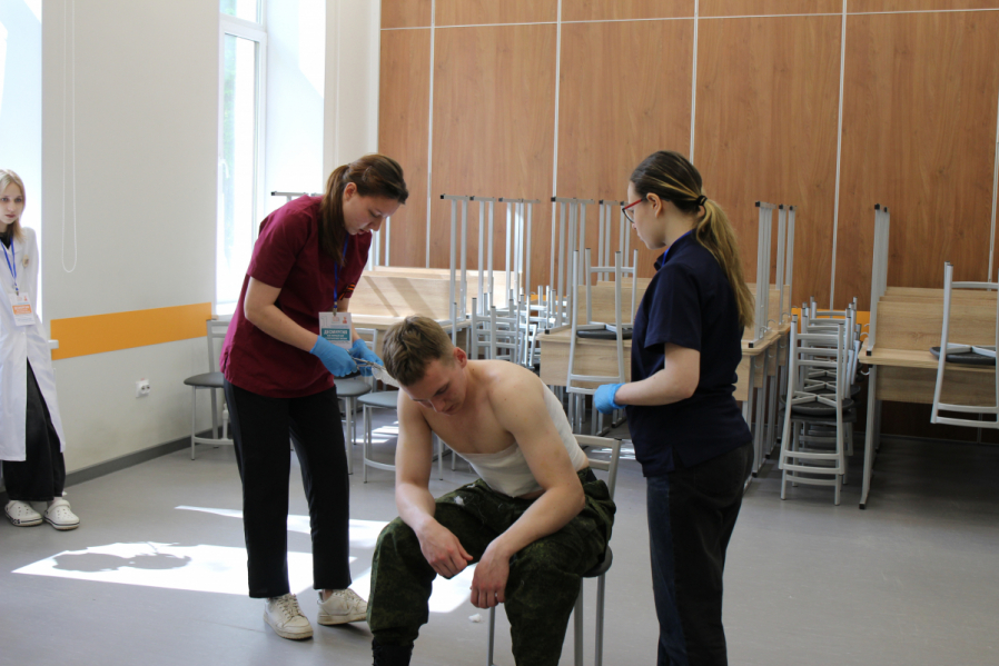 В Педиатрическом университете прошла Первая региональная олимпиада сестринского таланта по десмургии 43