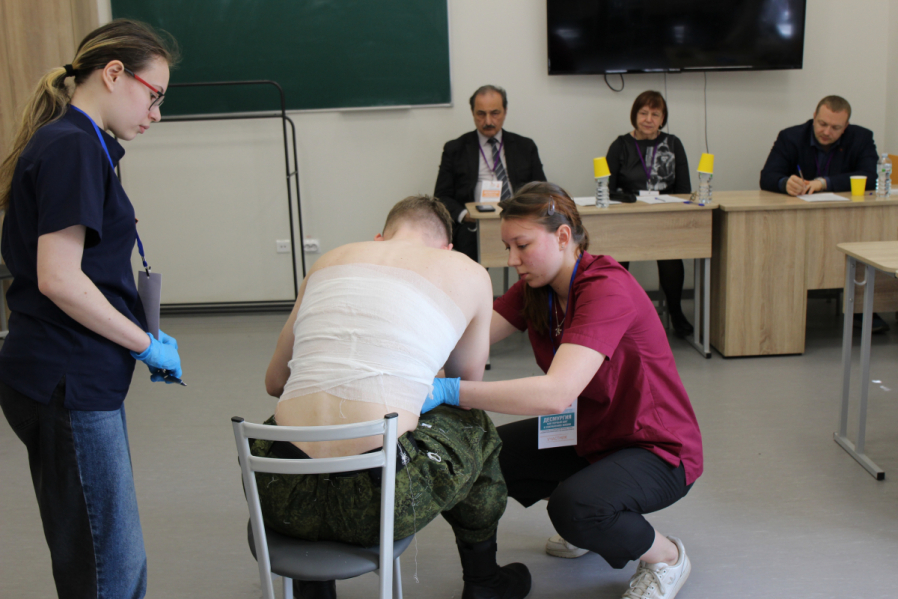 В Педиатрическом университете прошла Первая региональная олимпиада сестринского таланта по десмургии 44