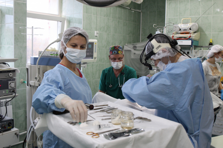 Оториноларингологи Педиатрического университета спасли  11-летнюю девочку из Новгородской области