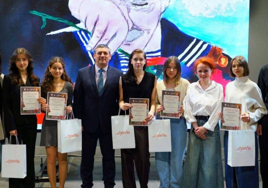 Студентки Педиатрического университета стали победителями конкурса «Открытка ветерану»