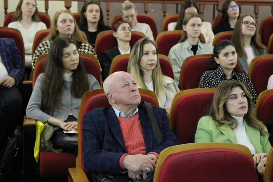 Виталий Резник: «За год врачи Педиатрического университета выполнили более 30 внутриутробных операций» 16