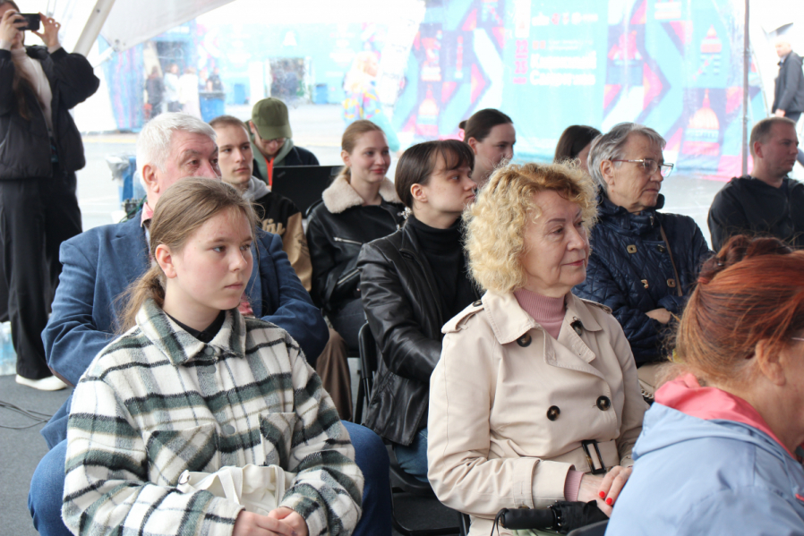 Сохранение памяти: Педиатрический университет презентовал уникальные издания на книжном салоне 1