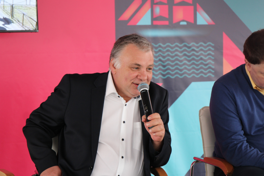 Сохранение памяти: Педиатрический университет презентовал уникальные издания на книжном салоне 14