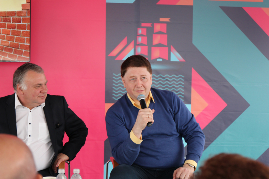 Сохранение памяти: Педиатрический университет презентовал уникальные издания на книжном салоне 19