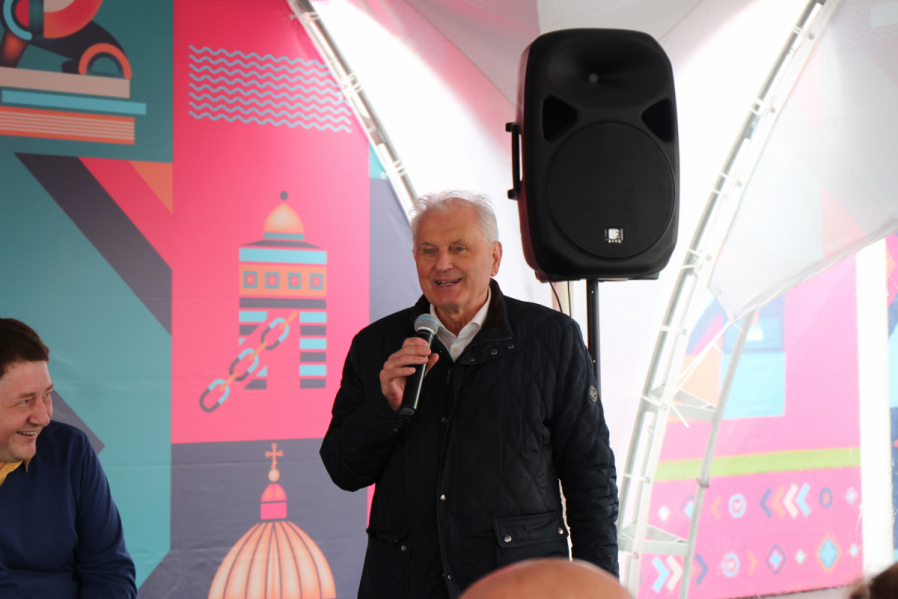 Сохранение памяти: Педиатрический университет презентовал уникальные издания на книжном салоне 20