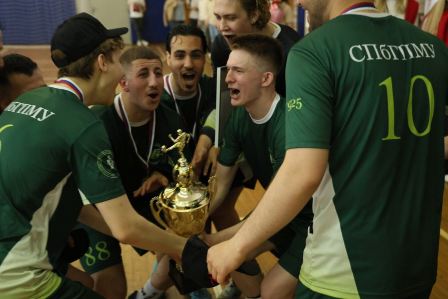 Не просто трофей: футболисты Педиатрического университета одержали волевую победу