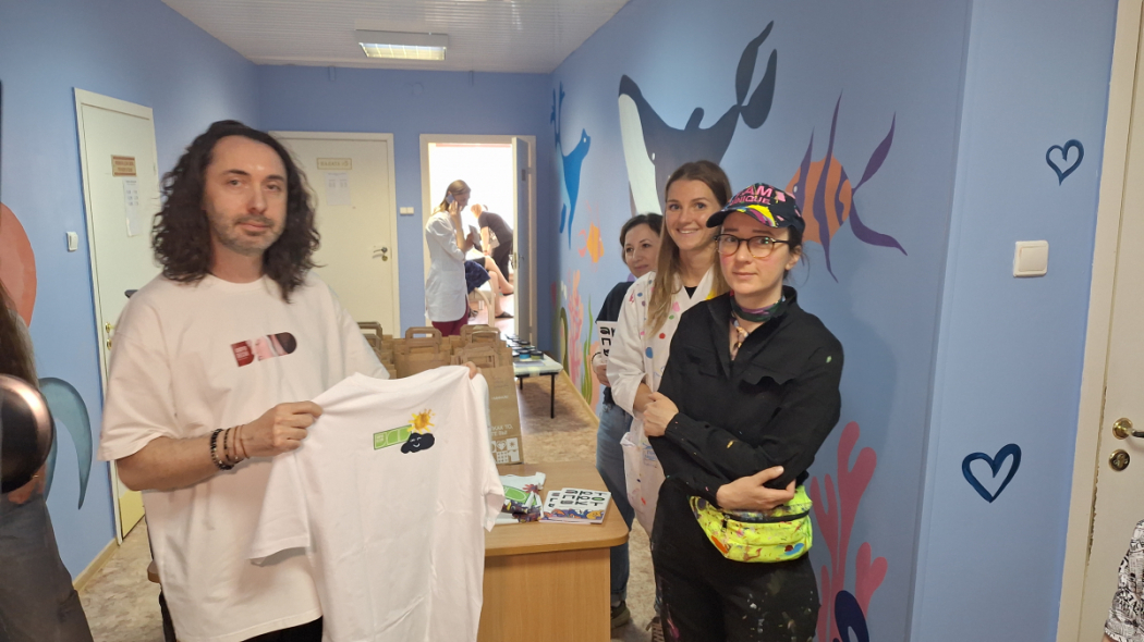 Подарить возможность мечтать: ко Дню защиты детей в эндокринологическом отделении клиники Педиатрического университета нарисовали подводный мир 4