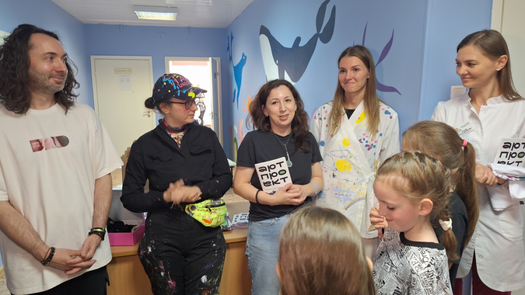 Подарить возможность мечтать: ко Дню защиты детей в эндокринологическом отделении клиники Педиатрического университета нарисовали подводный мир 6