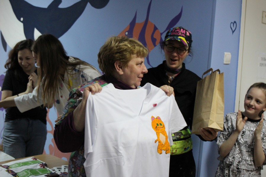 Подарить возможность мечтать: ко Дню защиты детей в эндокринологическом отделении клиники Педиатрического университета нарисовали подводный мир 18