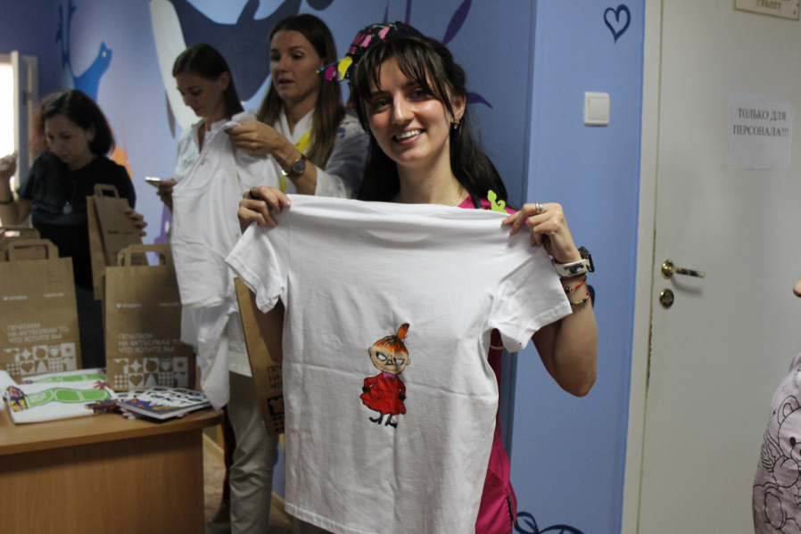 Подарить возможность мечтать: ко Дню защиты детей в эндокринологическом отделении клиники Педиатрического университета нарисовали подводный мир 20