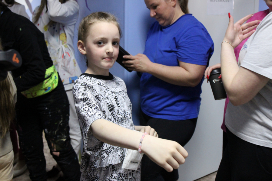 Подарить возможность мечтать: ко Дню защиты детей в эндокринологическом отделении клиники Педиатрического университета нарисовали подводный мир 24