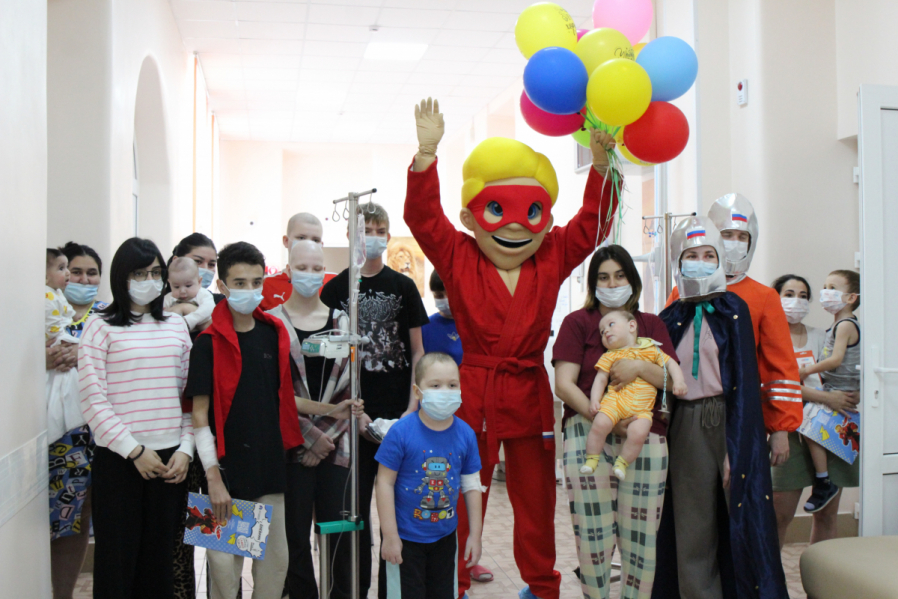 Пациентов клиники Педиатрического университета поздравили с Днём защиты детей