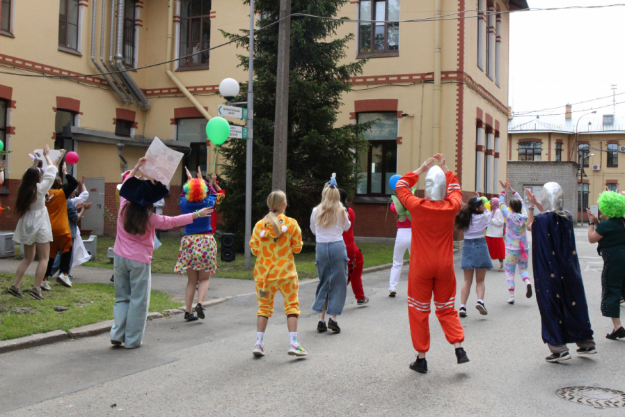 Пациентов клиники Педиатрического университета поздравили с Днём защиты детей 9