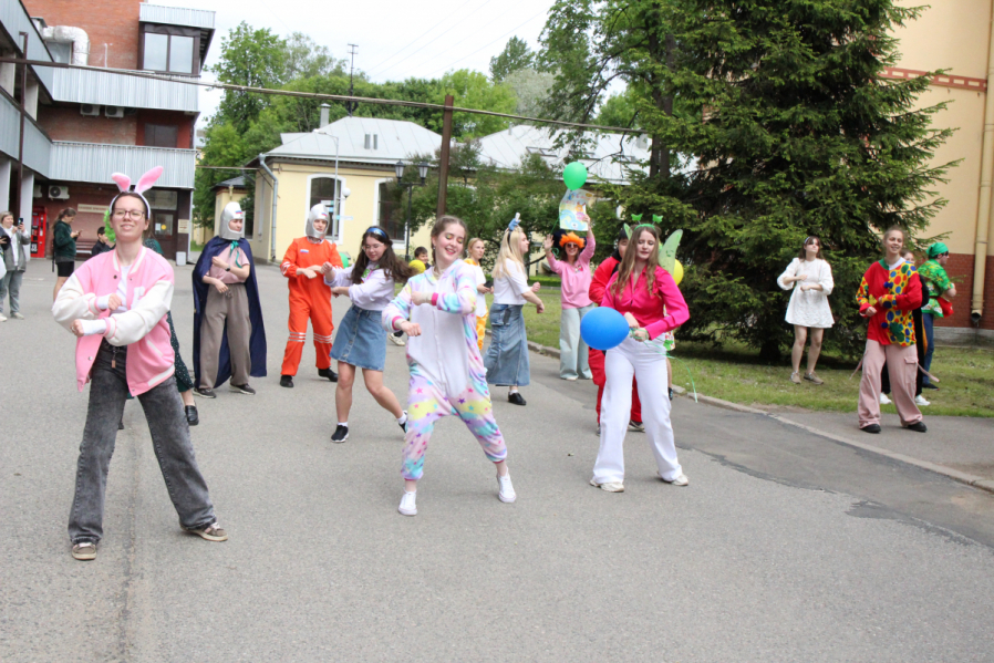 Пациентов клиники Педиатрического университета поздравили с Днём защиты детей 10