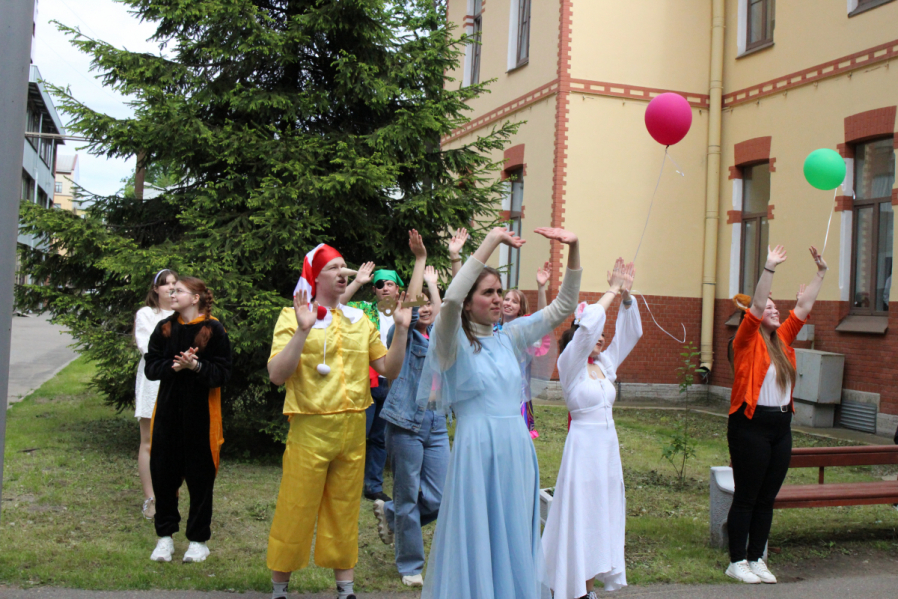 Пациентов клиники Педиатрического университета поздравили с Днём защиты детей 14