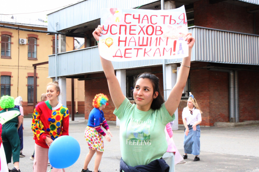 Пациентов клиники Педиатрического университета поздравили с Днём защиты детей 21