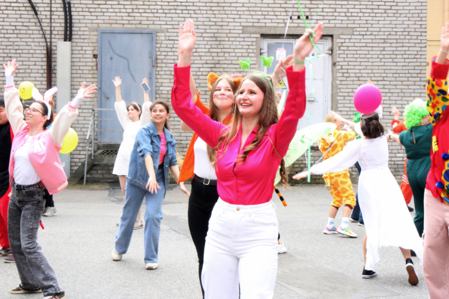 Пациентов клиники Педиатрического университета поздравили с Днём защиты детей 22