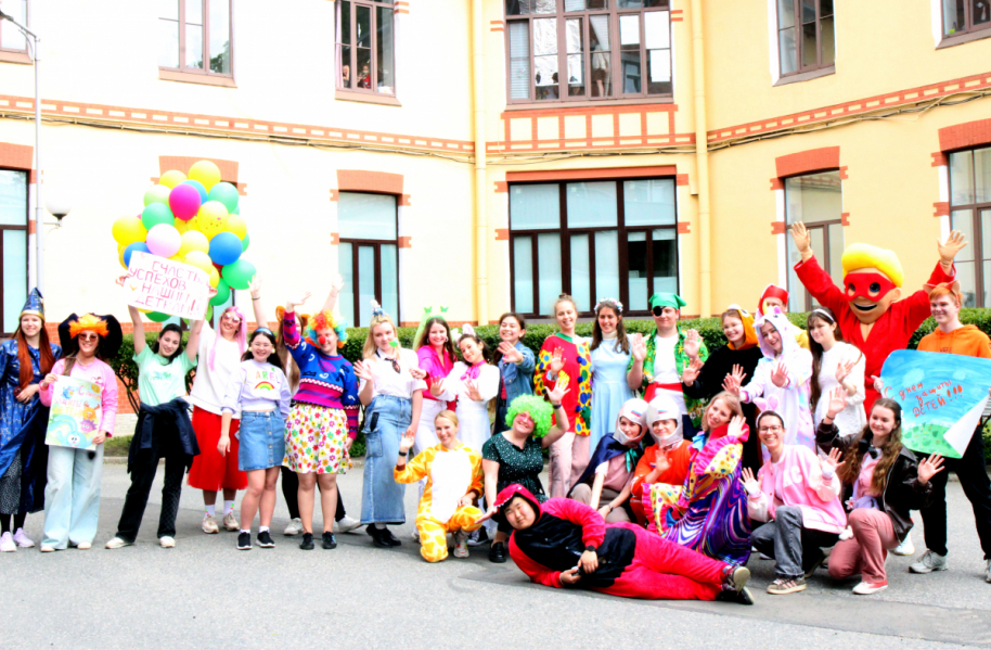 Пациентов клиники Педиатрического университета поздравили с Днём защиты детей 25