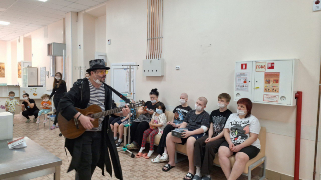 Пациентам отделения онкогематологии Педиатрического университета подарили подарки 2