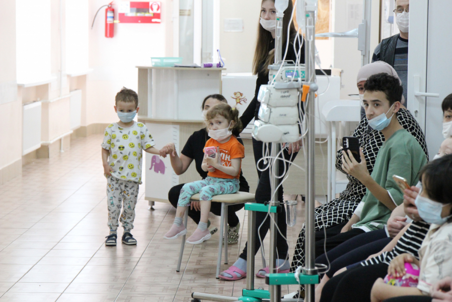 Пациентам отделения онкогематологии Педиатрического университета подарили подарки 9