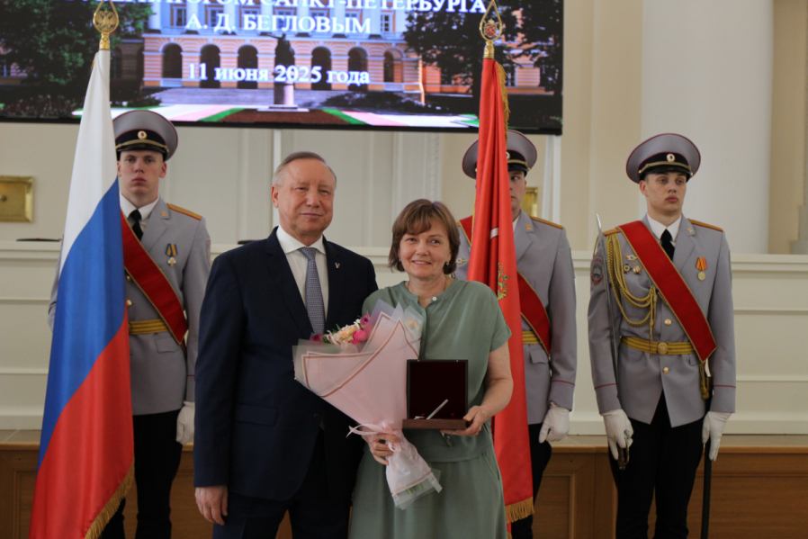 Выдающихся врачей чествовали в Смольном