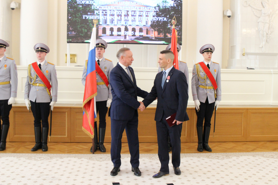 Выдающихся врачей чествовали в Смольном 6