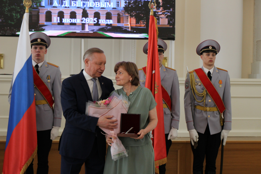 Выдающихся врачей чествовали в Смольном 7