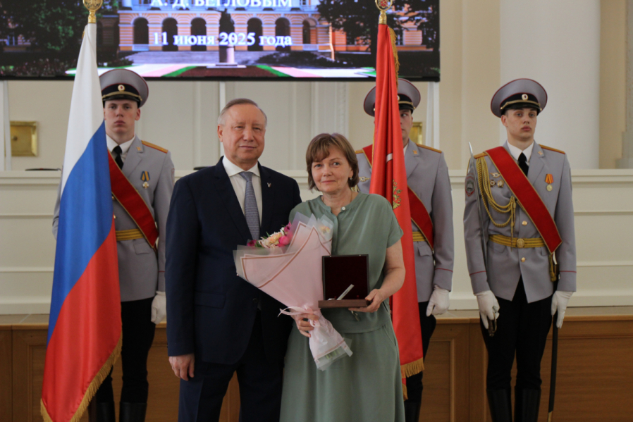 Выдающихся врачей чествовали в Смольном 9