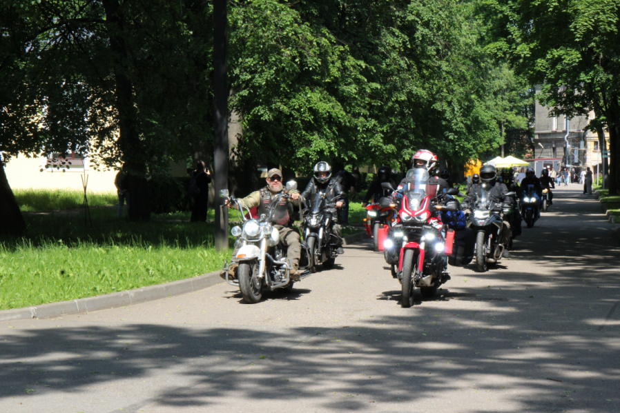 Мотопробег медиков стартовал в Педиатрическом университете 2