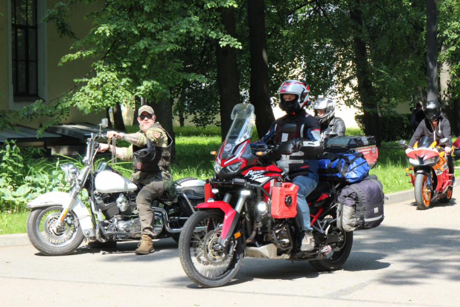 Мотопробег медиков стартовал в Педиатрическом университете