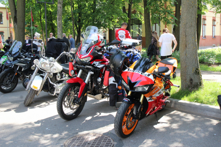 Мотопробег медиков стартовал в Педиатрическом университете 8