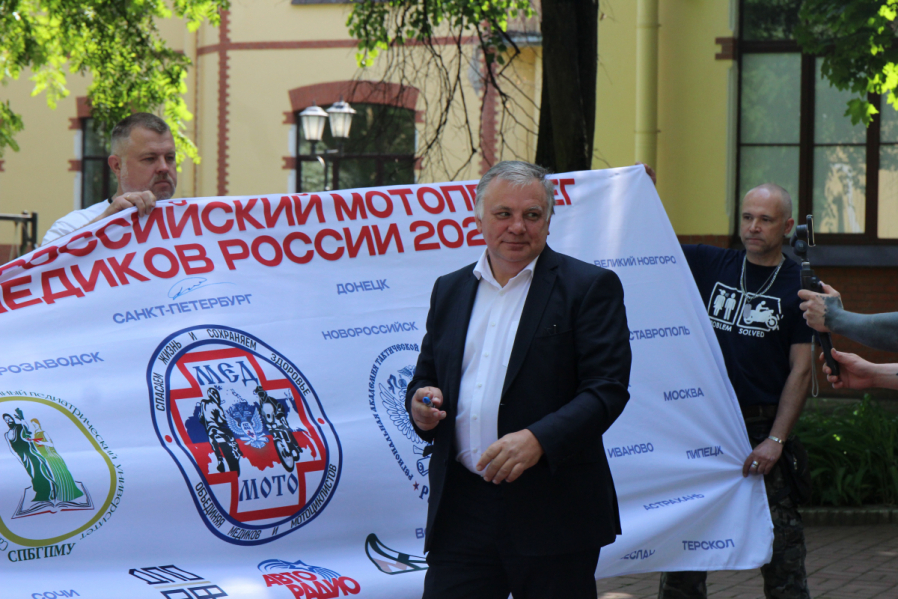 Мотопробег медиков стартовал в Педиатрическом университете 28
