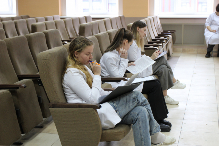 Шестикурсники Педиатрического университета прошли Государственную итоговую аттестацию 22