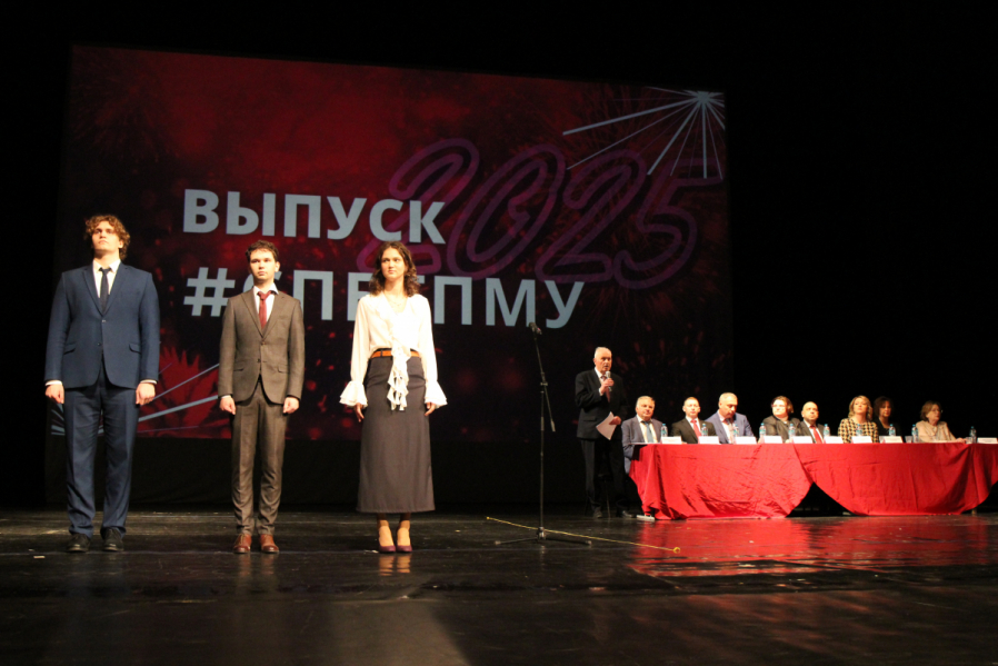 Выпуск столетия: в Педиатрическом университете вручили дипломы выпускникам 2