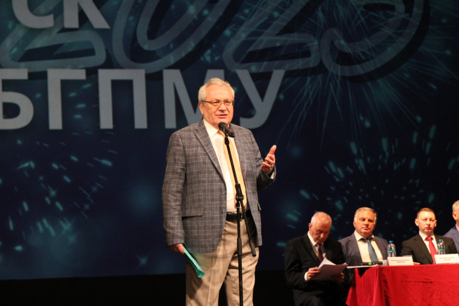 Выпуск столетия: в Педиатрическом университете вручили дипломы выпускникам 7