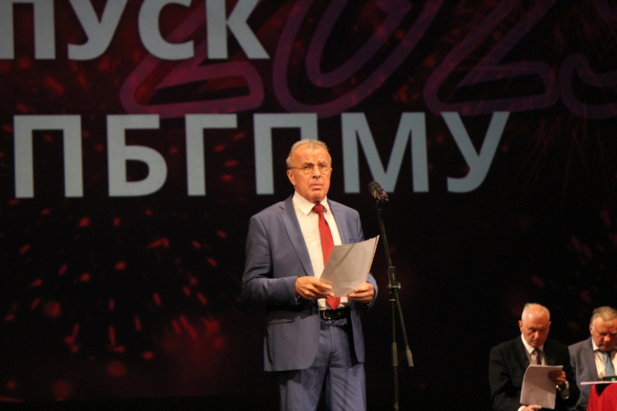 Выпуск столетия: в Педиатрическом университете вручили дипломы выпускникам 8