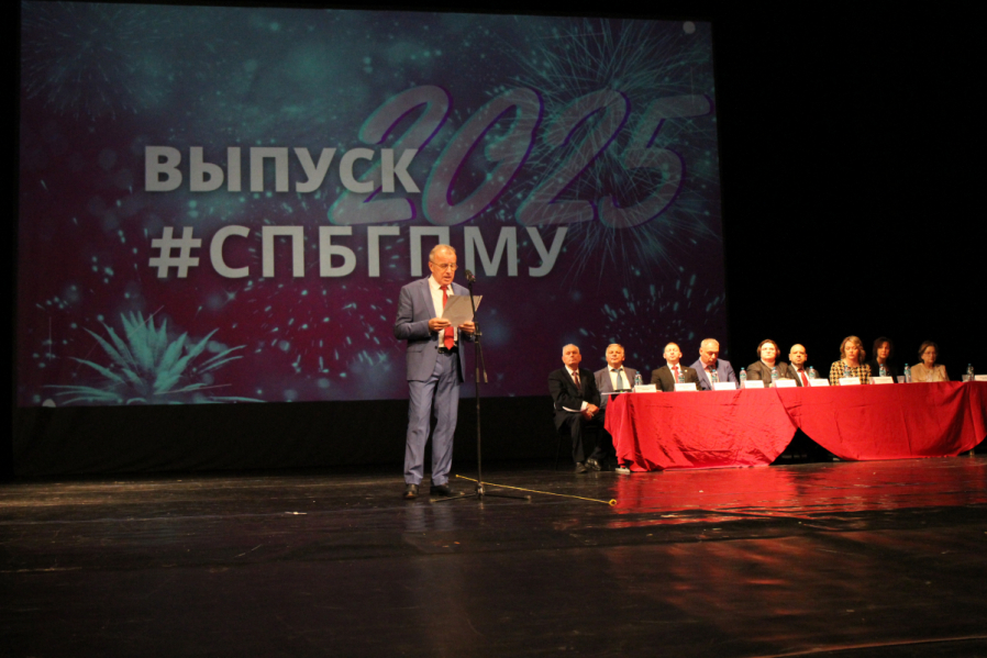 Выпуск столетия: в Педиатрическом университете вручили дипломы выпускникам 9