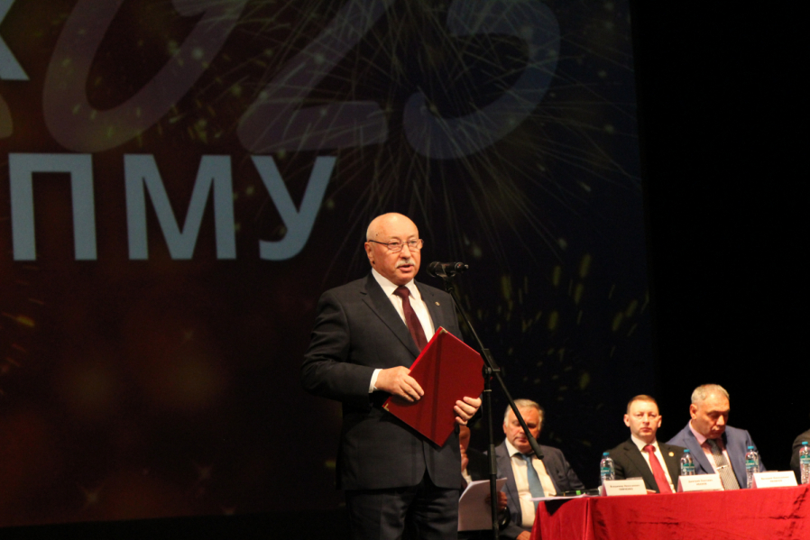 Выпуск столетия: в Педиатрическом университете вручили дипломы выпускникам 10