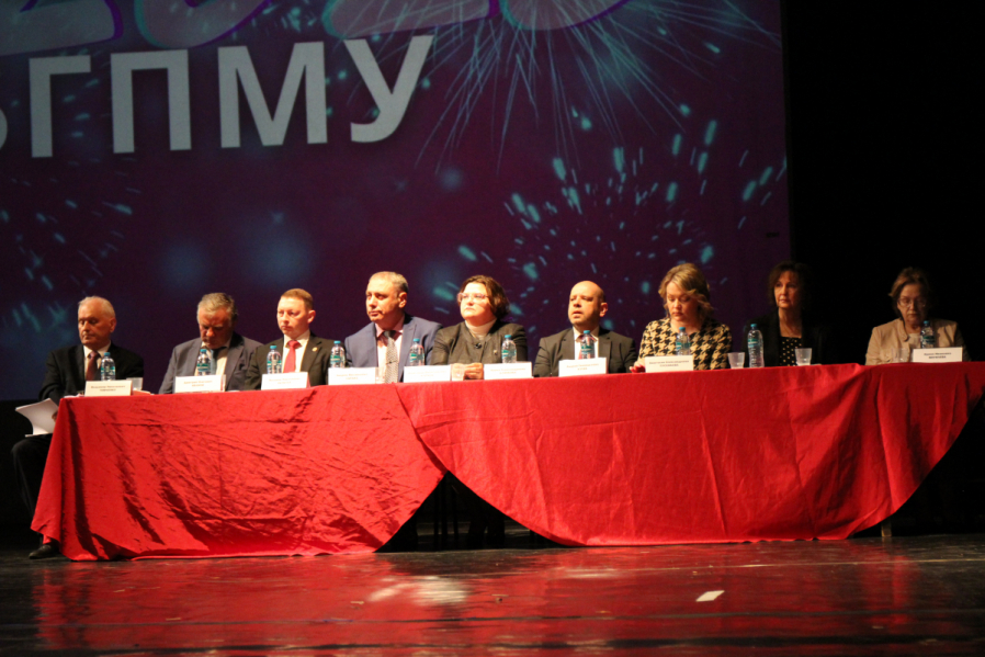 Выпуск столетия: в Педиатрическом университете вручили дипломы выпускникам 12