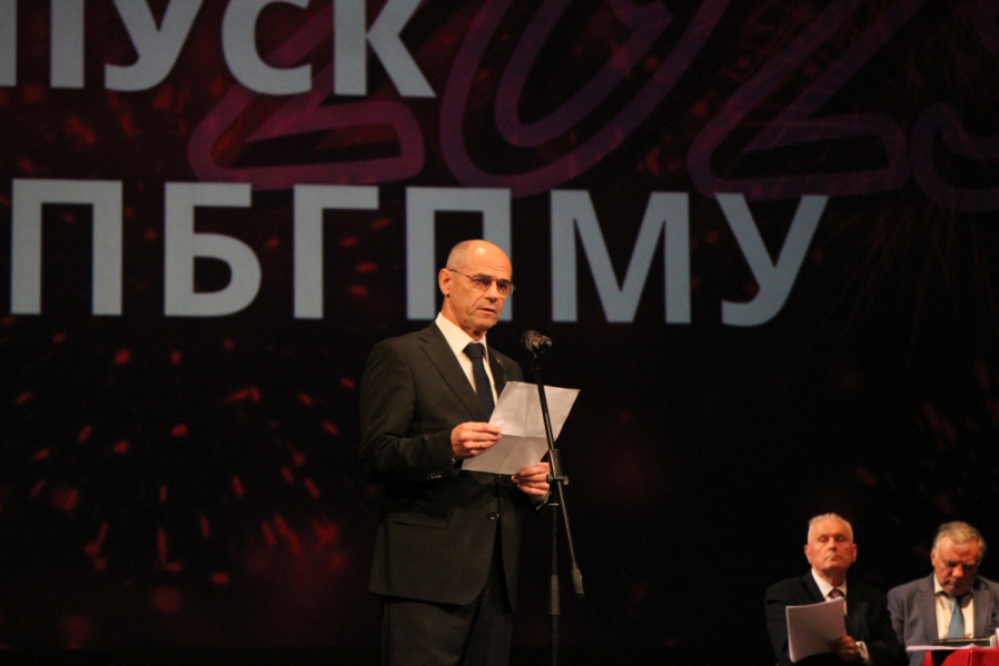 Выпуск столетия: в Педиатрическом университете вручили дипломы выпускникам 16