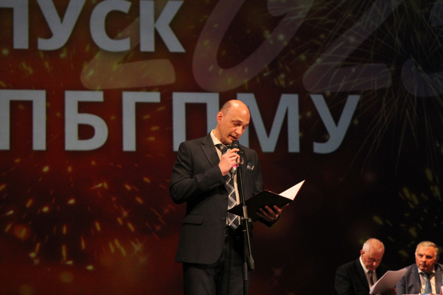 Выпуск столетия: в Педиатрическом университете вручили дипломы выпускникам 17