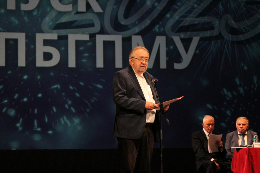 Выпуск столетия: в Педиатрическом университете вручили дипломы выпускникам 25