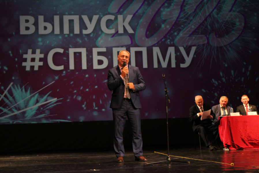 Выпуск столетия: в Педиатрическом университете вручили дипломы выпускникам 32