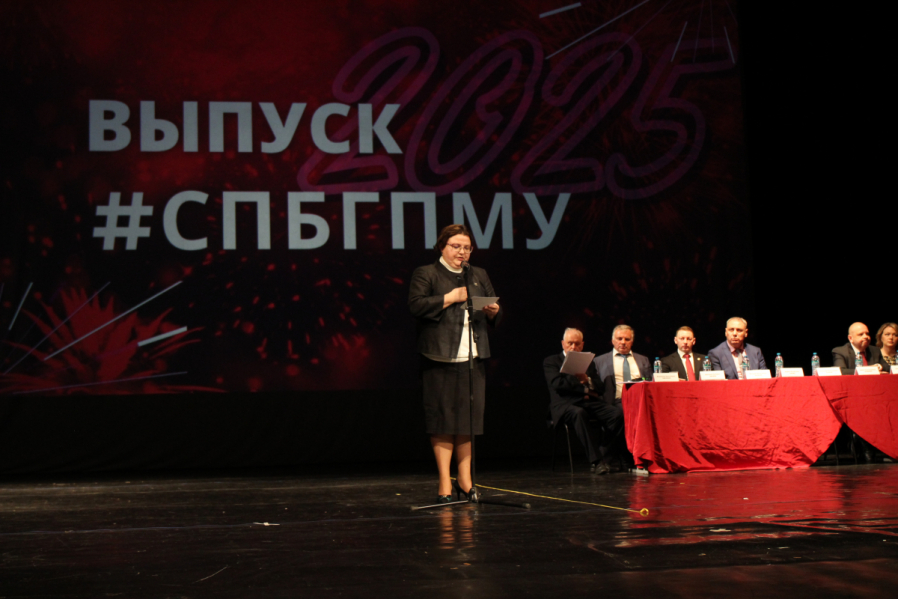 Выпуск столетия: в Педиатрическом университете вручили дипломы выпускникам 39