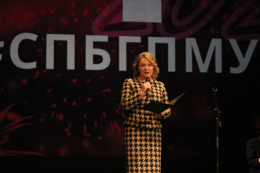 Выпуск столетия: в Педиатрическом университете вручили дипломы выпускникам 47